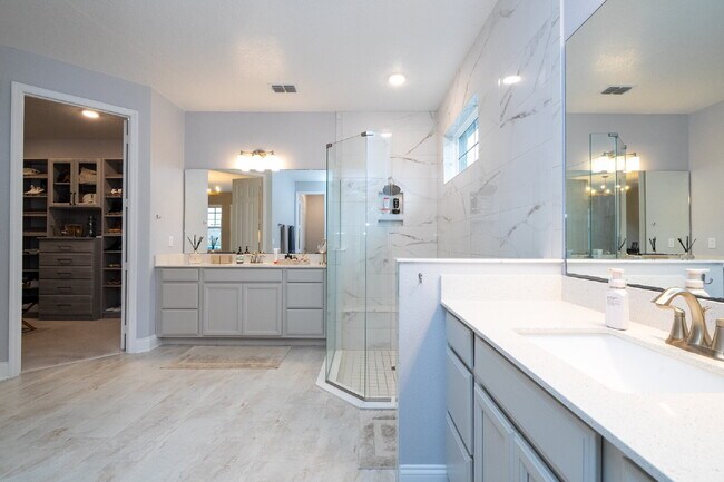 Building Photo - "Spacious 4-Bedroom Retreat with 3 Full Baths in Winter Garden's Serene Sanctuary"