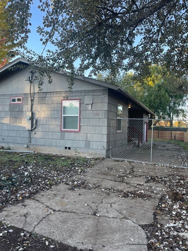 Building Photo - UPDATED single family home, with large yard!