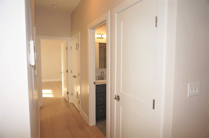 Building Photo - 99 Moody St