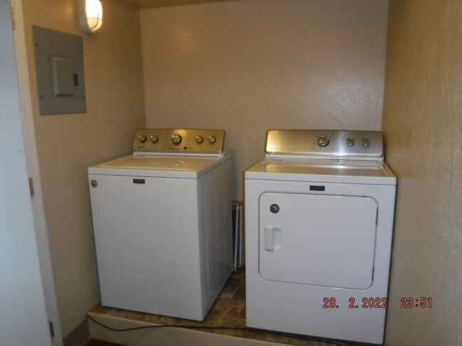 Building Photo - Studio Apartment