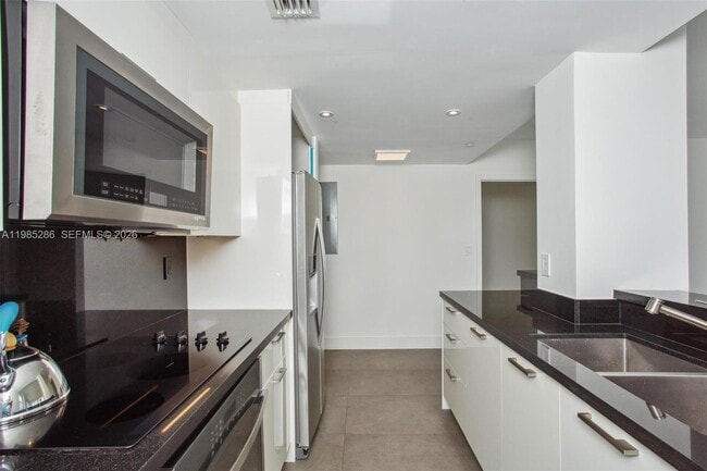 Building Photo - 200 Ocean Dr