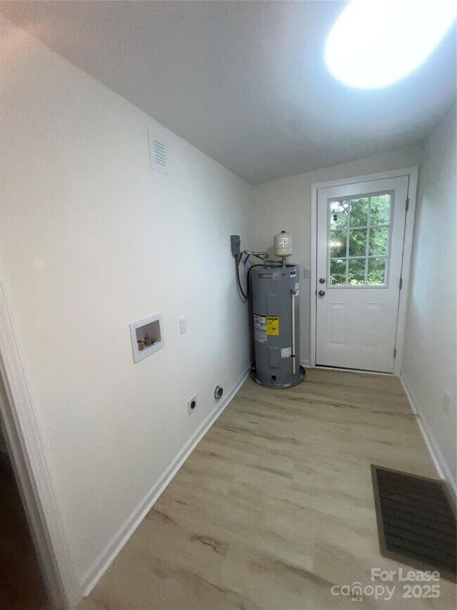 Building Photo - 39 White St