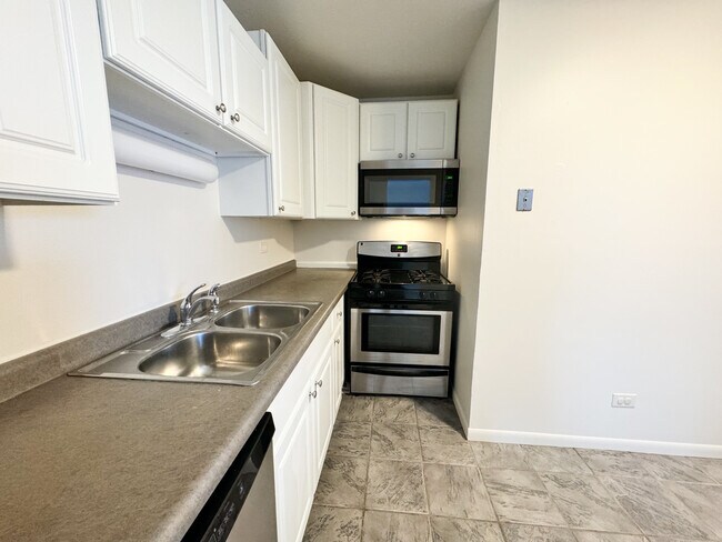 Building Photo - 2529 Spring St