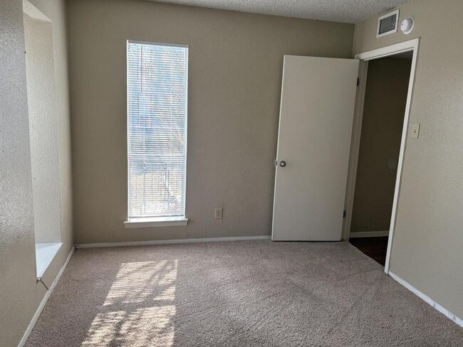 Building Photo - 6908 Lovely Ln