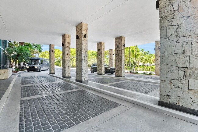 Building Photo - 780 NE 69th St