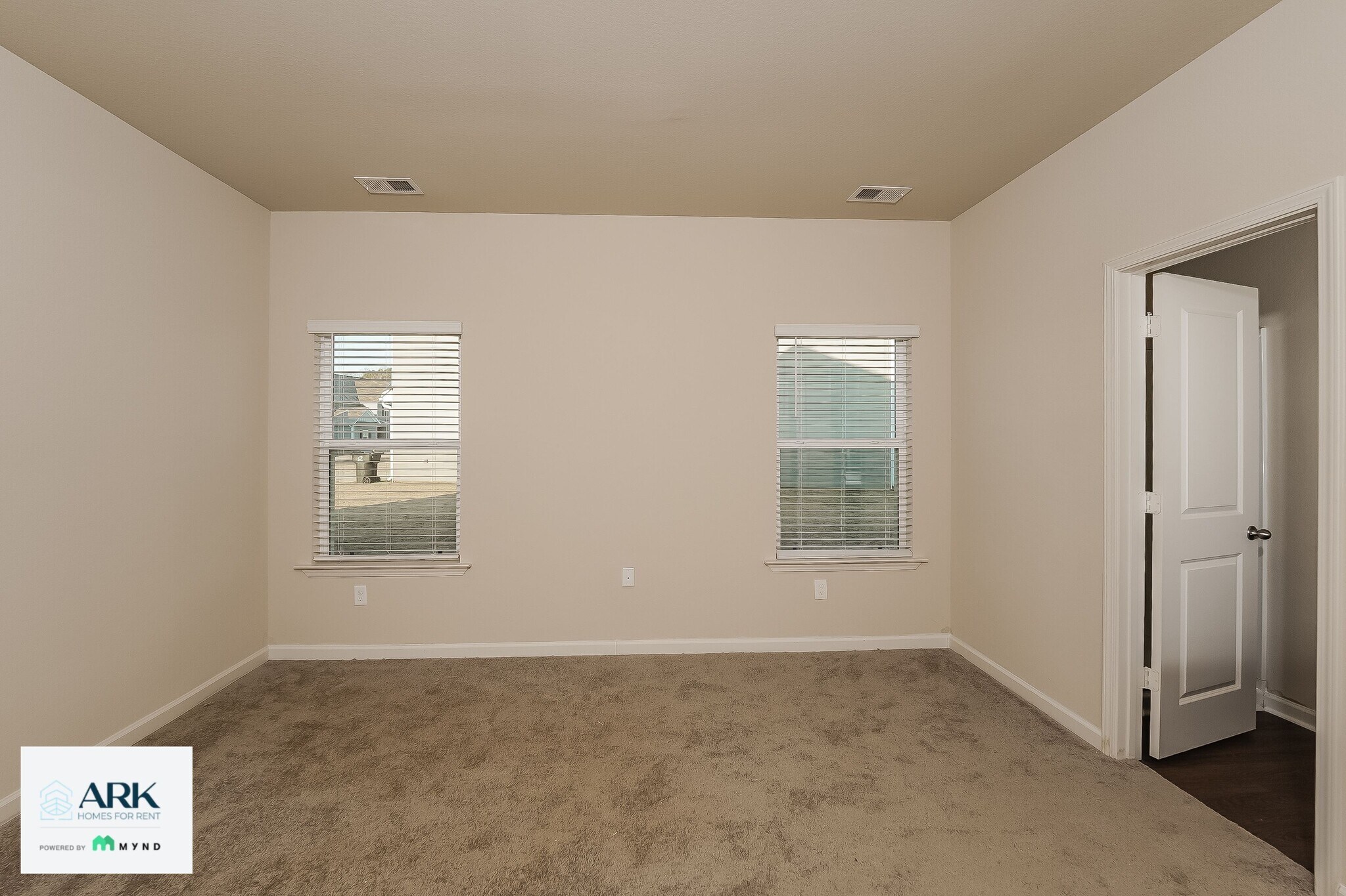 Building Photo - 450 Clover Cir