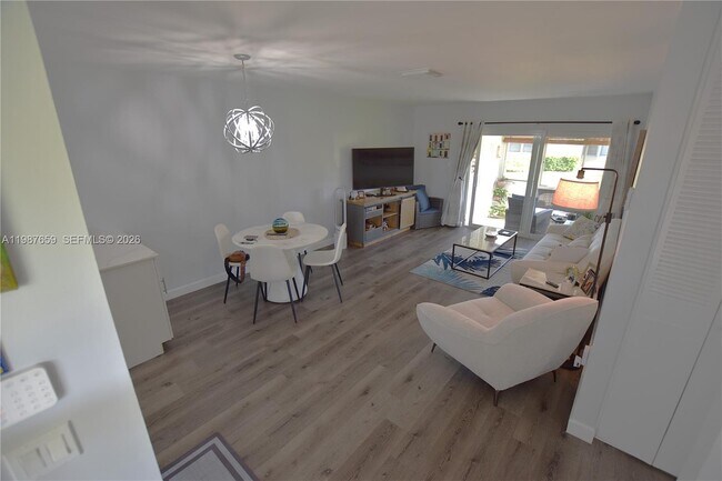 Building Photo - 2572 Emory Dr W