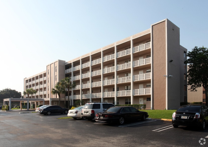 Sherwood Square Apts 8720 Shadow Wood Blvd Coral Springs FL 33071