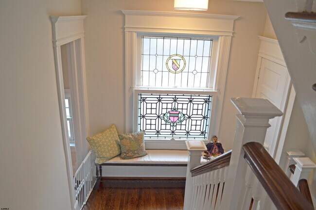 Building Photo - 16 S Somerset Ave