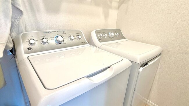 Building Photo - 5003 Royal Point Ave