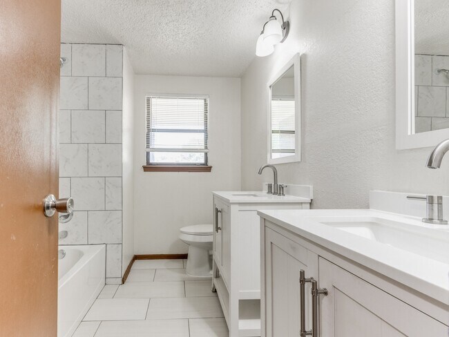 Building Photo - 929 Branchwood Dr