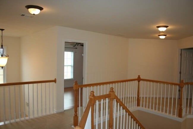 Building Photo - 212 Autumn Trail