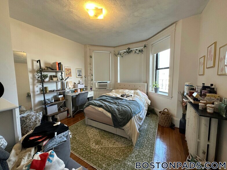 Building Photo - 1254 Commonwealth Ave