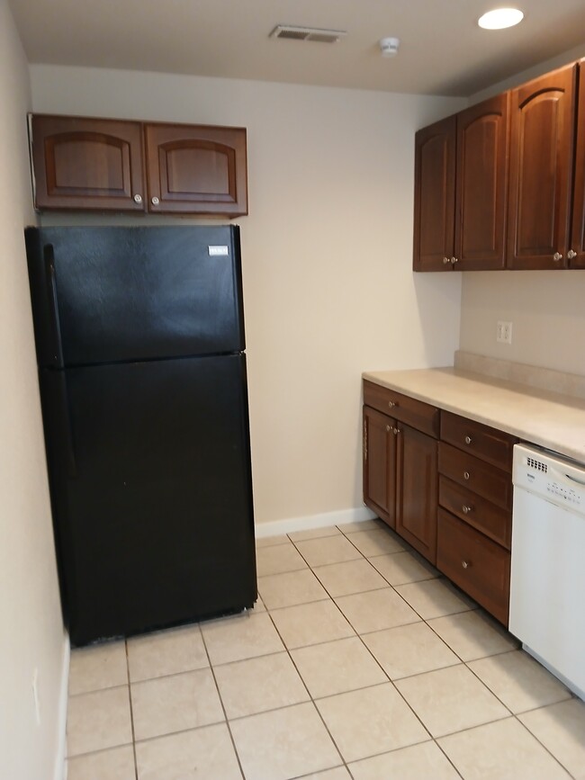 Building Photo - 513 S Ash St