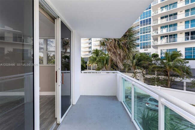Building Photo - 3001 S Ocean Dr
