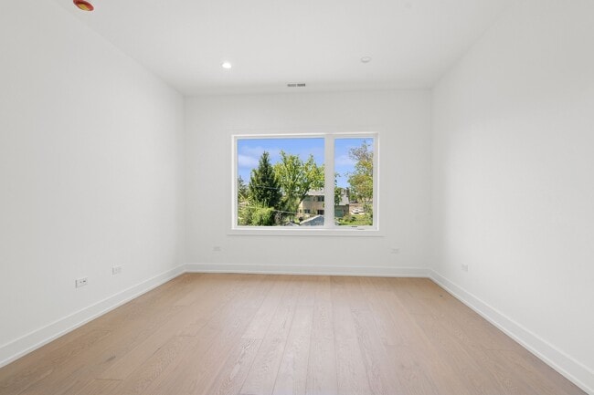 Building Photo - 9214 Washington St