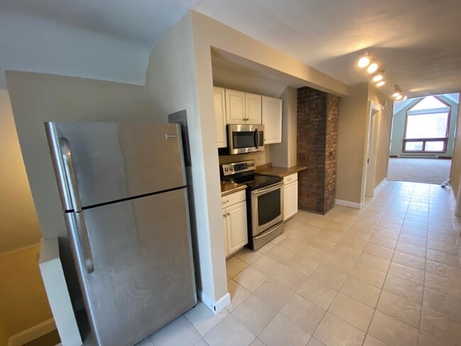 Kitchen - 1471 Grand Ave