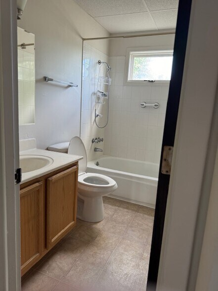 Bath - 2919 W 34th Ave