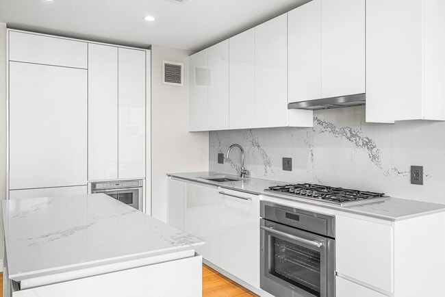 Building Photo - 133 Seaport Blvd