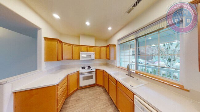 Building Photo - Beautiful Village Townhome!! Double Garage- Great Sunnyside Location!! Pet Friendly Princeton Vil...