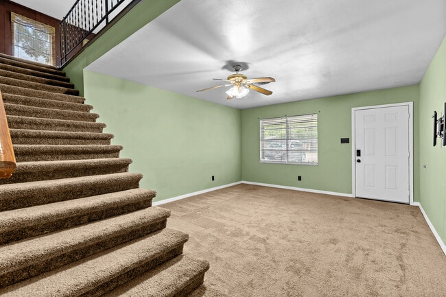 Building Photo - 326 S Barbara St