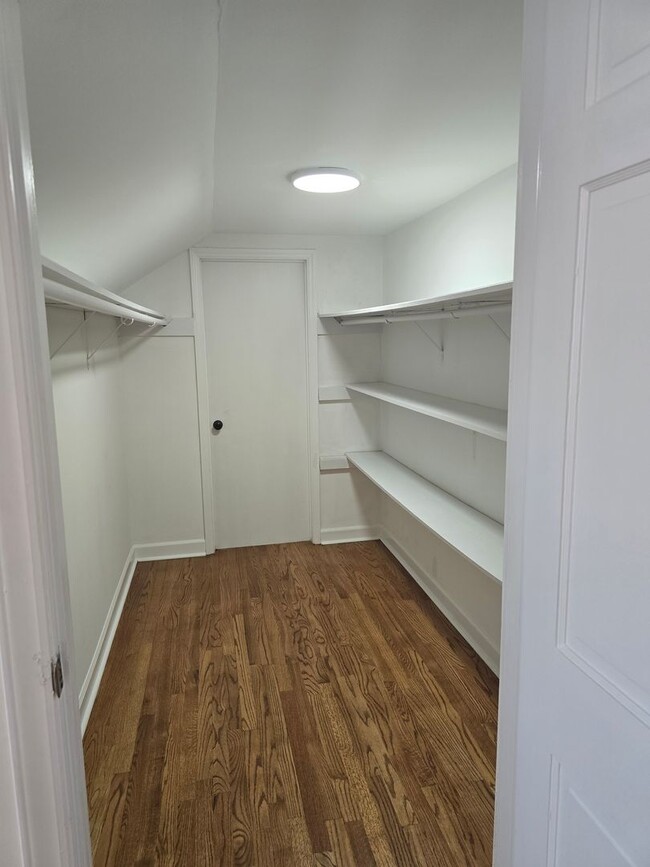 Building Photo - NEW LISTING!!!!!