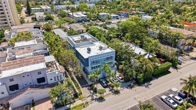 Building Photo - 832 N Victoria Park Rd