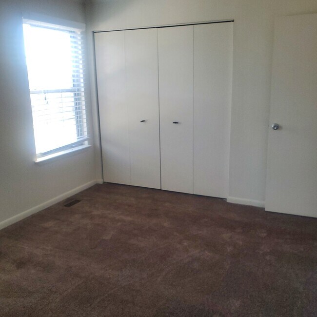 Primary Bedroom - 76 Chelmsford Ct