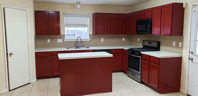 Building Photo - 28907 Fox Run Boulevard
