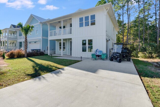 Building Photo - 223 E Lakeshore Dr