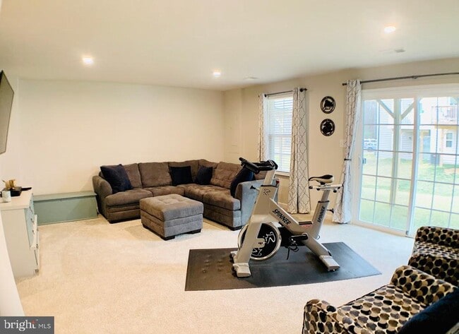 Building Photo - 408 Streamview Dr