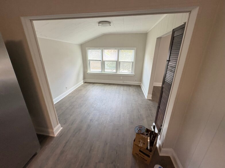 Dining Room 12 x 12 - 66 E Red Bank Ave
