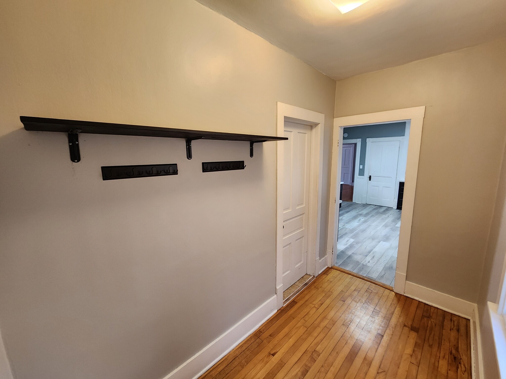 Back Entry 2 - 207 N 6th St