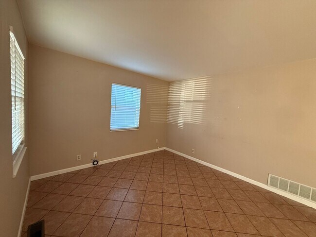 Building Photo - Cozy & Stylish Home Near Anschutz