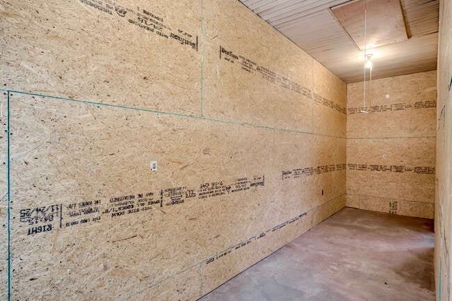 Building Photo - 205 Hampton Ave