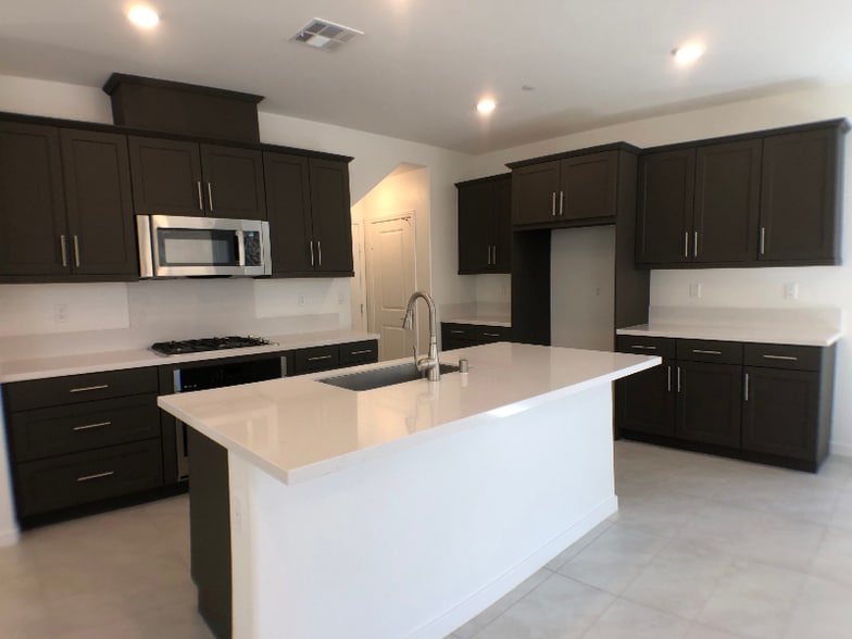 Building Photo - 16254 Lozano St