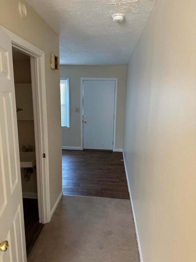 Building Photo - 165 Landings Dr