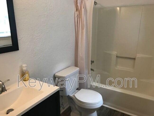 Building Photo - 3403 Pine Hill Rd