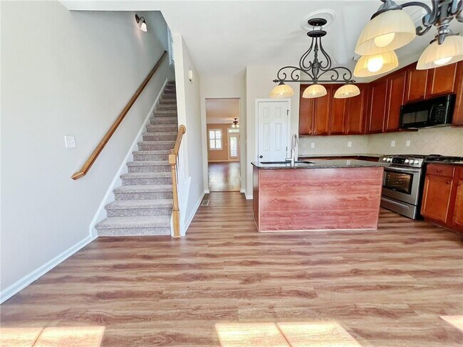 Building Photo - 525 Grove Field Ct NW