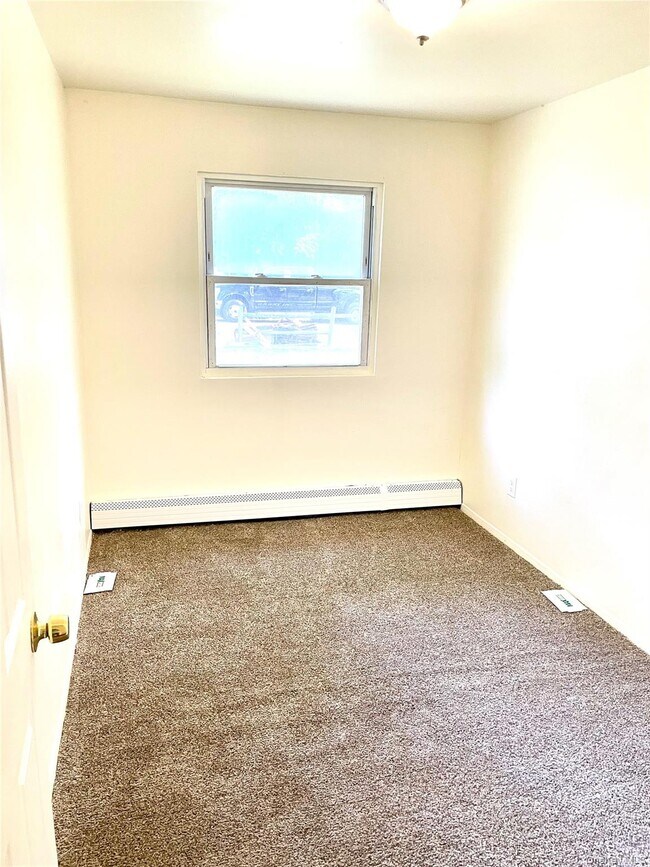 Building Photo - 134 Longfellow Dr