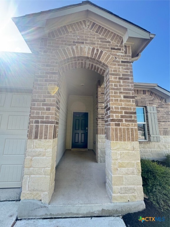 Primary Photo - 908 Adler Way