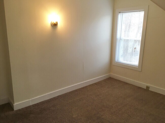 Building Photo - 239 Turner St