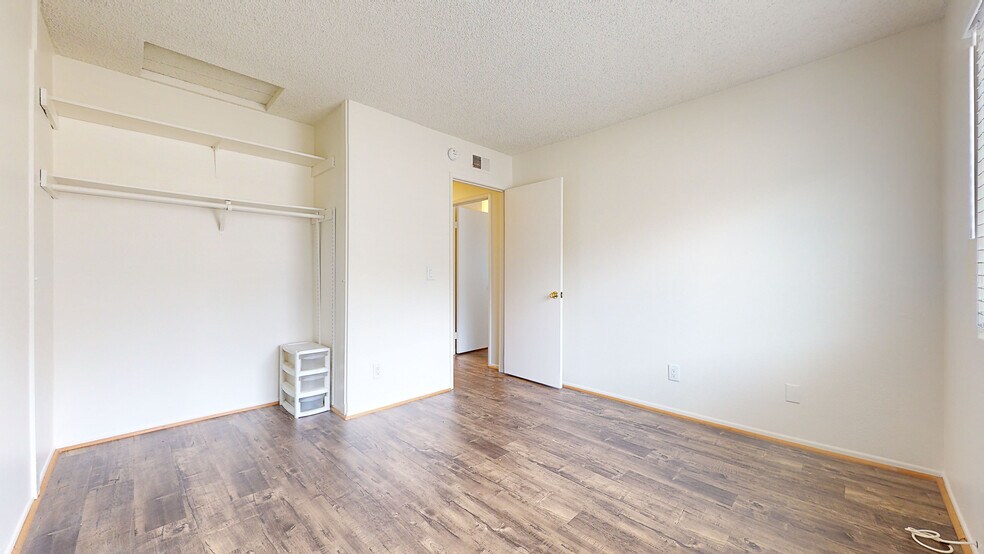Building Photo - 1125 W Calle del Sol