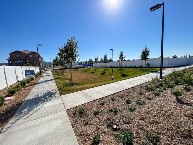 Building Photo - Brand new Condo with SOLAR for LEASE in Te...