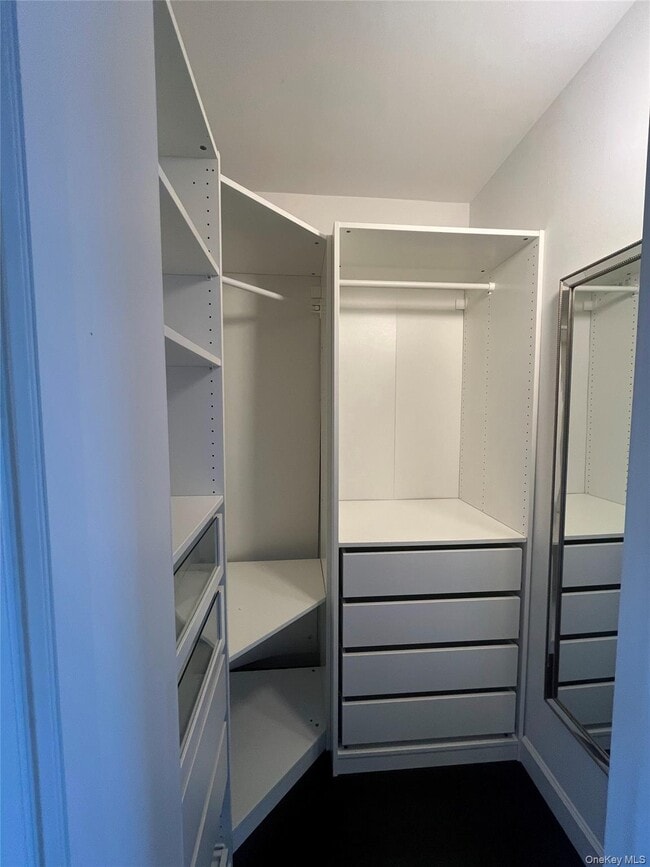 Building Photo - 666 Pelham Rd