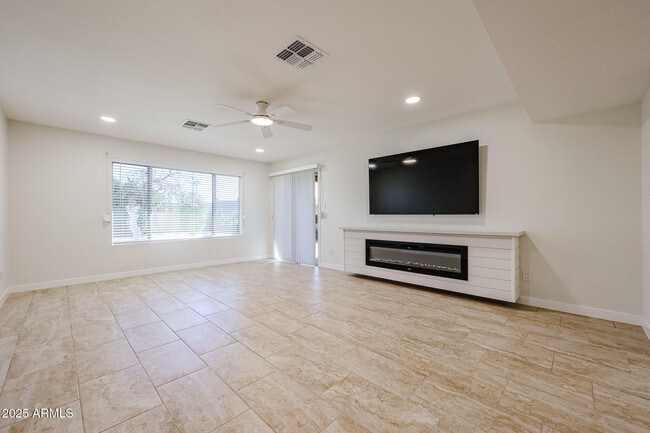 Building Photo - 9833 E Watford Way
