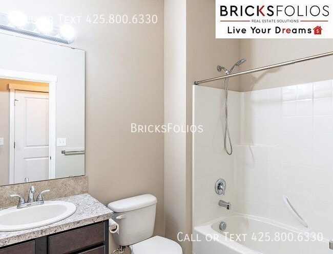 Building Photo - 4-bedroom Lynnwood gem near shops and rest...