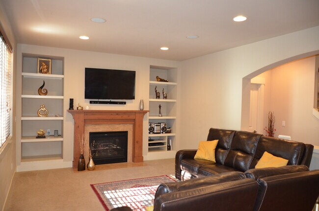 Building Photo - 11031 Muirwood Way NE