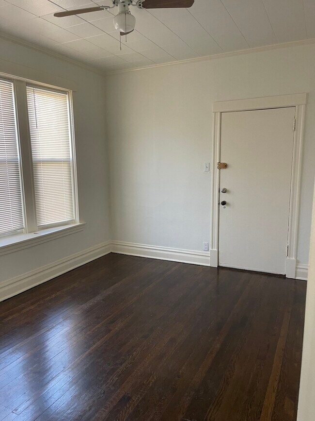 Building Photo - 3707 W Augusta Blvd