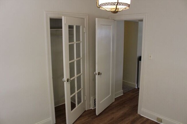 Building Photo - 1115 Capuchino Ave